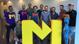Metropool Team-Shirts und große M